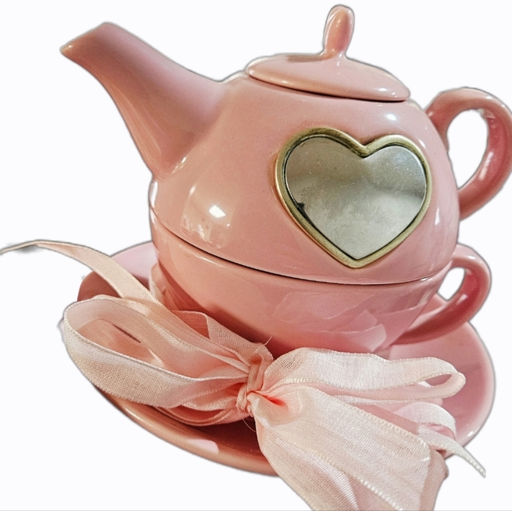 NWT THINGS REMEMBERED PINK 4-pc TEAPOT/CUP/SAUCER SET w/SILVER ENGRAVEABLE HEART